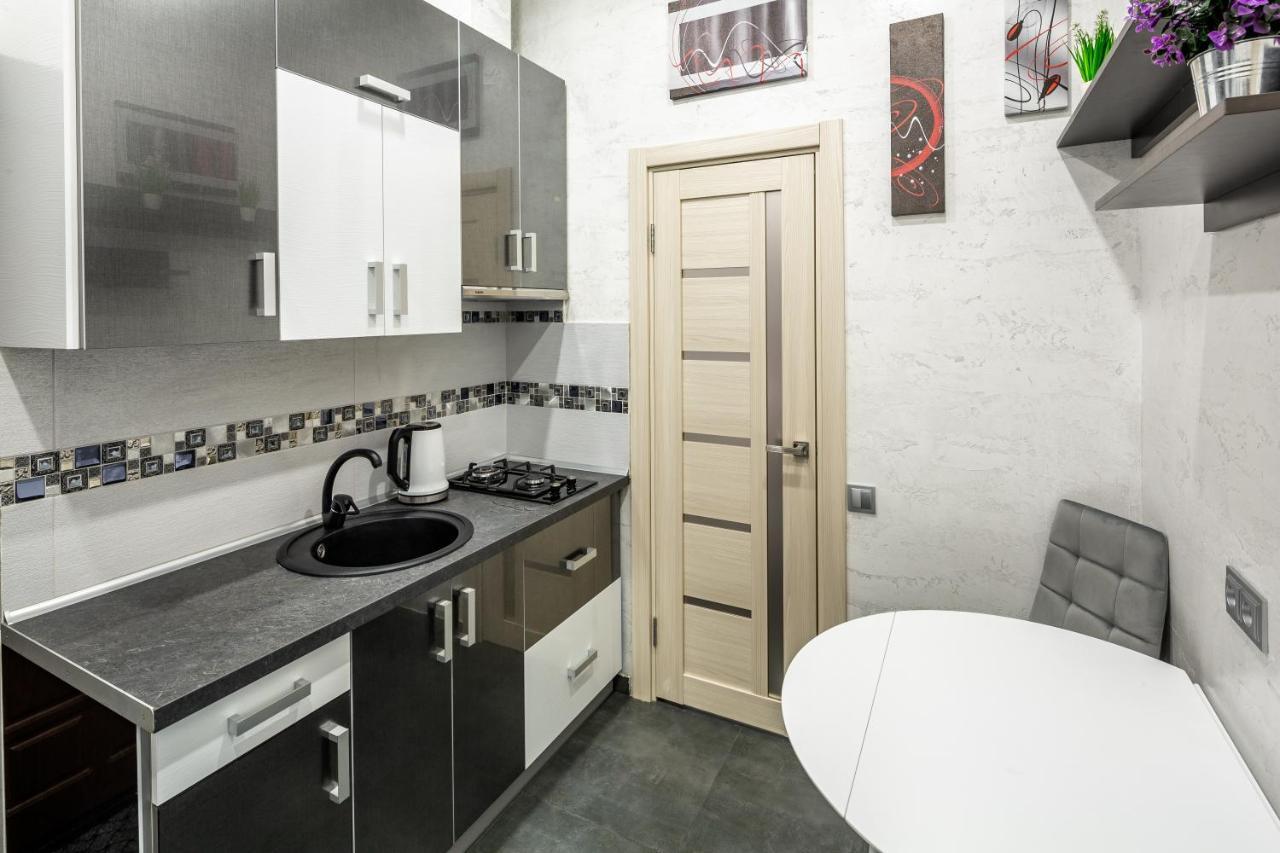 Apartment On Lesya Ukrainka Lviv Exterior photo